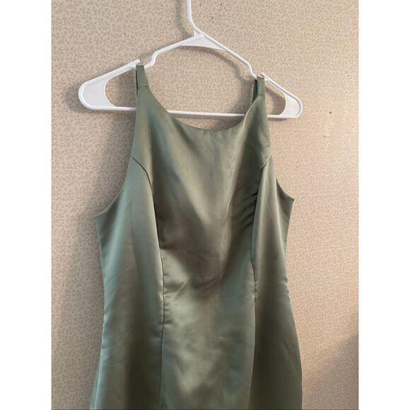 Satin sage, green gown - Picture 2 of 7